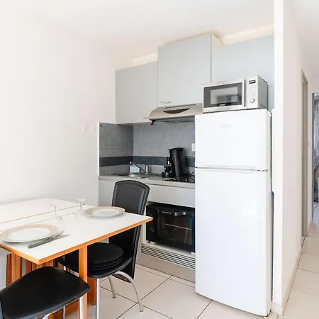 Apartment Climatise Pres De La Avec Parking A - Fr-1-409-274 *